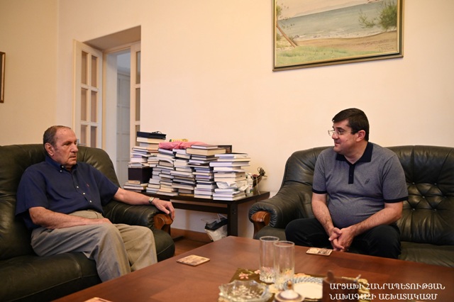 Արայիկ Հարությունյանն այցելել է ՀՀ առաջին նախագահ Լևոն Տեր-Պետրոսյանին
