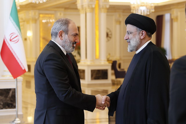 ՀՀ վարչապետն ու Իրանի նախագահը քննարկել են երկու երկրների միջև բեռնափոխադրումների անխափան կազմակերպմանը վերաբերող հարցեր