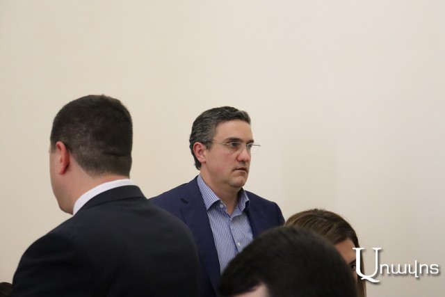 «Ո՞ւր եք գնում, դուք լքո՞ւմ եք մարտի դաշտը». Ղազինյանը դուռը շխկացրեց ու հեռացավ. նրան 4-րդ անգամ չընտրեցին