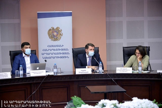 Ի՞նչ ձևաչափով առաջ շարժվել. սահմանադրական բարեփոխումների հարցը քննարկվել է արտախորհրդարանական քաղաքական ուժերի հետ