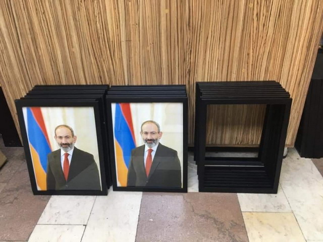 Ստացվում է, որ պաշտոնյաները խիստ կամավոր սկզբունքով, բոլորը միասին հանկարծ որոշել են իրենց գլխավերևում փակցնել Փաշինյանի նկարը. «Փաստ»
