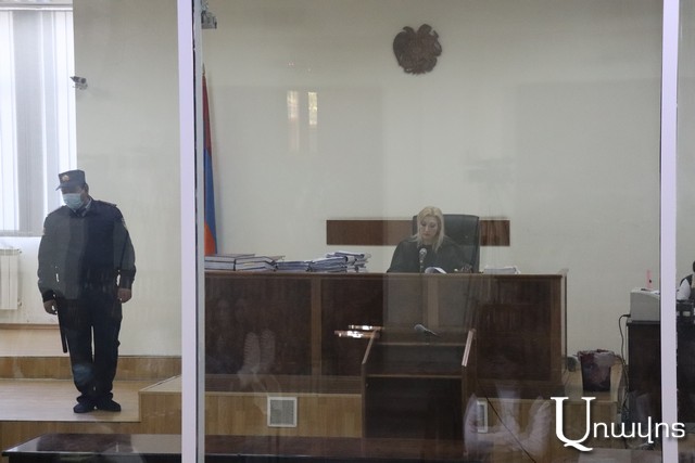 Դատական նիստն ընդմիջվեց․ սպասում են Ռոբերտ Քոչարյանին և Լուսինե Սահակյանին