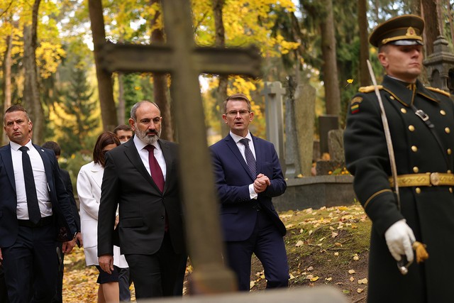 Փաշինյանը Վիլնյուսում հարգանքի տուրք է մատուցել Լիտվայի անկախության համար զոհվածների հիշատակին