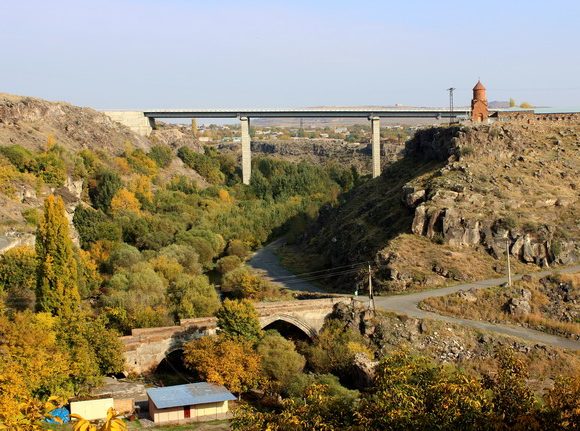 ՔՊ-ի ցուցակում՝ «Մոգո»-ի կառավարիչ, «Կարմիր խաչի» աշխատակից, «Հայրենիքի» ցուցակում 18 թեկնածուից 15-ը գործազուրկ, ՀՅԴ-ի ցուցակում 18-ամյա ուսանողուհի