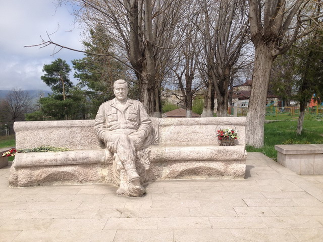 Ջերմուկում կտեղադրվի Վազգեն Սարգսյանի արձանը, որը կլինի Շուշիում տեղադրված քանդակի կրկնօրինակը