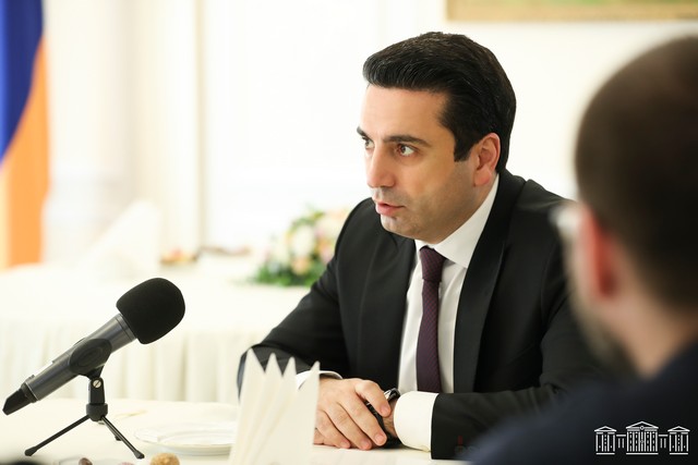 Ցավալի է, որ հայ քաղաքական գործիչները համակարծիք են լինում մեդիամանիպուլյացիաների հետ. Ռուսաստանի ԱԳՆ-ն պատասխանել է Ալեն Սիմոնյանին