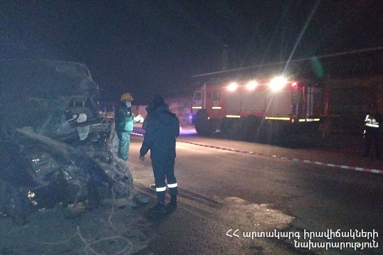 Երևան-Մեղրի ավտոճանապարհին ավտոմեքենան բախվել է ցեմենտատարի կցորդիչին. վարորդը բժշկական կենտրոնում մահացել է
