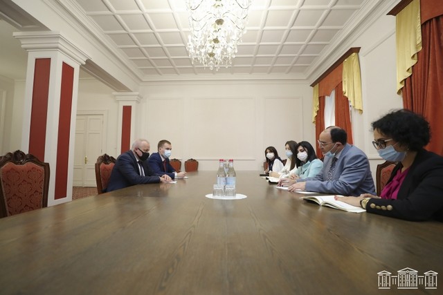 Կոպիրկինի հետ հանդիպմանը Թովմասյանը բարձրաձայնել է Ադրբեջանի գլխավոր դատախազի հայտարարության մասին, որ այդ երկրում ՀՀ 320 քաղաքացու նկատմամբ միջազգային հետախուզում է հայտարարված