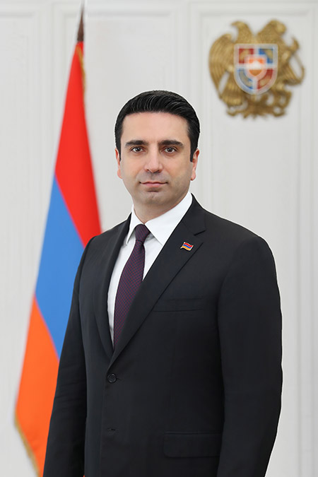 Սիրե՛ք, շատ սիրե՛ք իրար, բազմապատկե՛ք մեր երկրի անհատական և ազգային հաղթանակները. Ալեն Սիմոնյանի ամանորյա ուղերձը