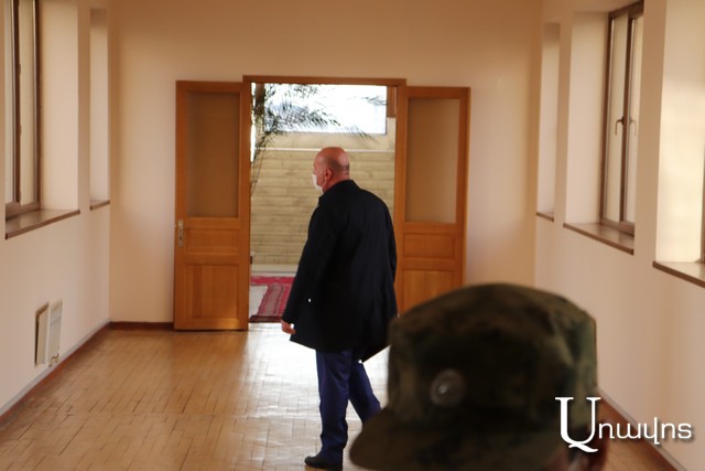 «Ճաշարանում կհանդիպենք՝ կասեմ». ՊՆ փոխնախարարը՝ Հին թաղերից ու Խծաբերդից զորքը դուրս բերելու մասին հարցին