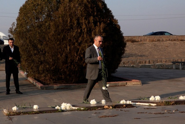 էդվարդ Հովհաննիսյանն իր խոնարհումն է հայտնել երկրաշարժի զոհերի հիշատակին