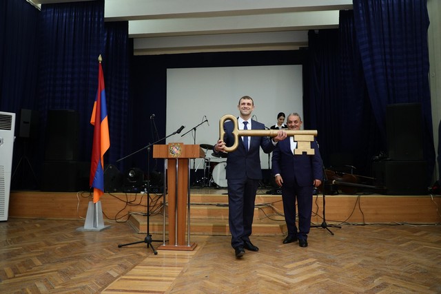 Երիտասարդական մայրաքաղաքի խորհրդանշական բանալին Կապանից փոխանցվեց Հրազդանին