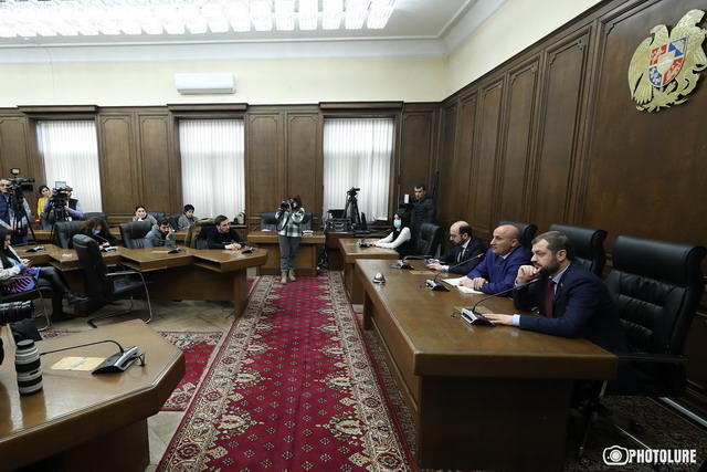 ՔՊ-ական պատգամավորները բոյկոտեցին լրագրողի հարցը