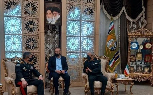 Հասանովն Իրանի ԳՇ պետի հետ քննարկել է ռազմական գործակցության հարցեր