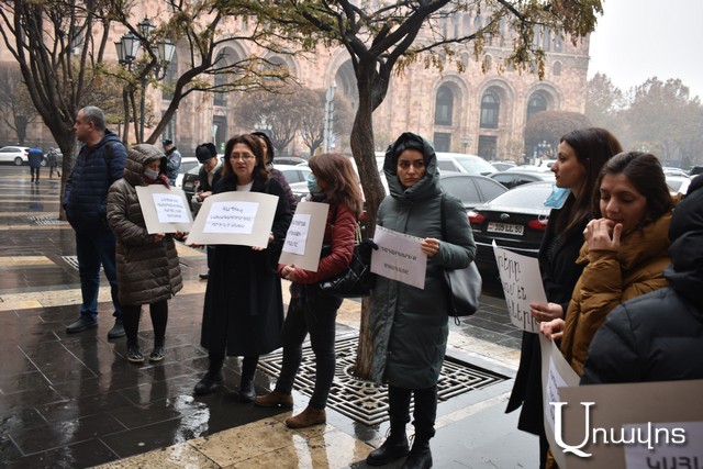 «Այդ կանայք չասացին վճռական պահանջ՝ գնացեք եւ կնքեք խաղաղության պայմանագիր Ադրբեջանի հետ»․ Լենա Նազարյան