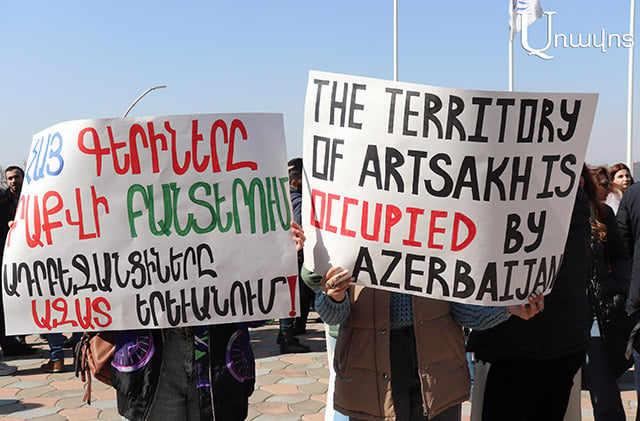 «Ադրբեջանի հետ բարեկամությո՞ւն․ մեր եղբայրների շիրիմները չեն սառել»․ բողոքի նոտաներ՝ եվրոպացի եւ ադրբեջանցի պատվիրակներին