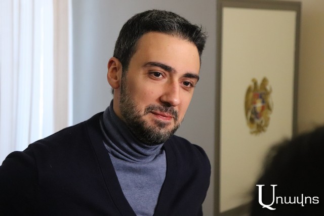 «Եթե դու քաղաքական թիմի անդամ ես, ո՞նց ես առաջնորդվելու համապետական շահով, ստացվում է քո քաղաքական թիմին պետք է հավատարիմ չլինես». Արամ Վարդեւանյանը՝ Վահագն Խաչատրյանին