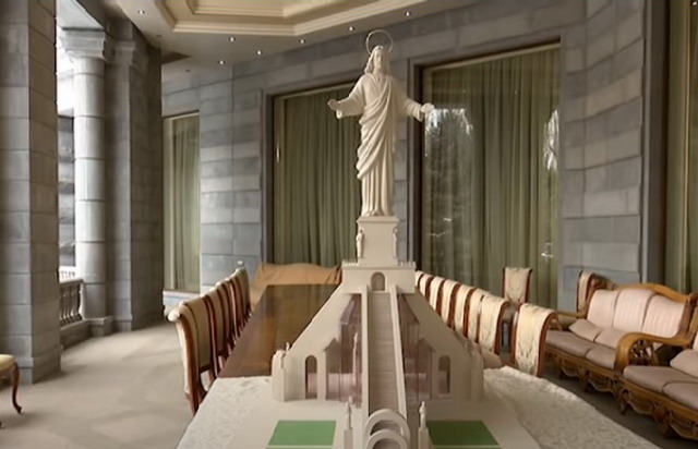 Ովքե՞ր և ի՞նչ նախագծեր, գաղափարներ են ներկայացրել Հիսուս Քրիստոսի արձանի կառուցման համար