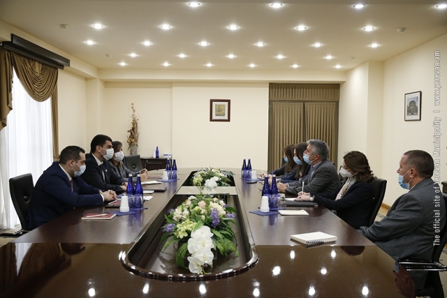 Երևանը հետաքրքրված է նոր նախագծերի կյանքի կոչմամբ. քաղաքապետը հանդիպել է ԱԶԲ և ՎԶԵԲ հայաստանյան գրասենյակների ներկայացուցիչների հետ