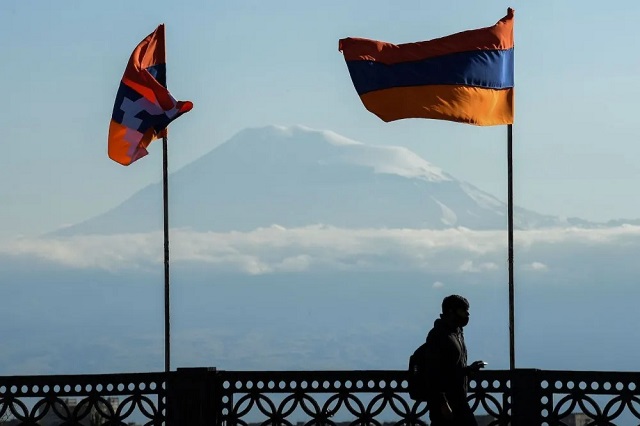 «Խաղաղութիւն պիտի բերենք»-ն ու «տնտեսական բարգաւաճման էջը պիտի բանանք»-ն ալ պիտի ունենան «յաղթելու ենք»-ին հնչեղութիւնը․ «Հայրենիք»