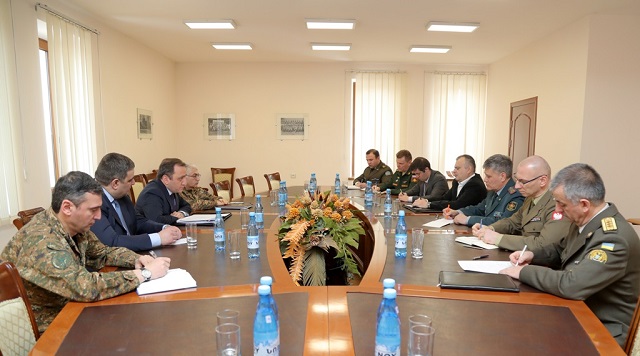 Օտարերկրյա դեսպանությունների ռազմական կցորդներին ներկայացվել է օպերատիվ տեղեկատվություն ադրբեջանական սադրանքի վերաբերյալ