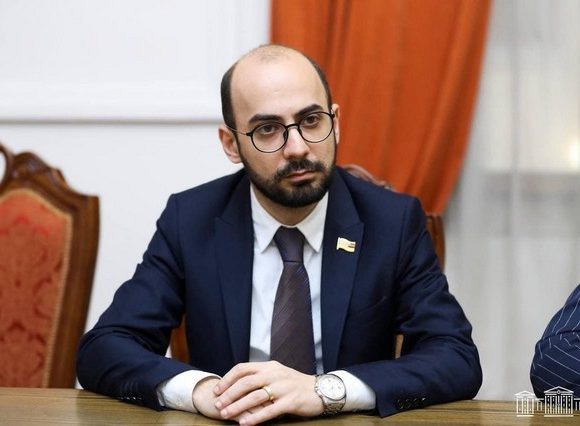 Ովքեր են տասնամյակներ շարունակ Արցախն օգտագործել իշխանության պահպանման, թալանի համար, այն նույն մարդիկ են, որոնք հենց հիմա Երևանի կենտրոնում փորձում են «փրկել» Արցախը»