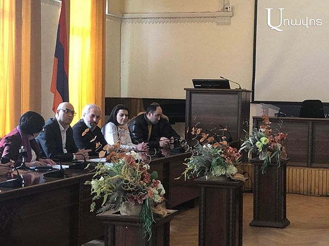 Վանաձորում հրավիրված ավագանու արտահերթ նիստը չկայացավ. իրավիճակը գնալով ավելի է վատանում