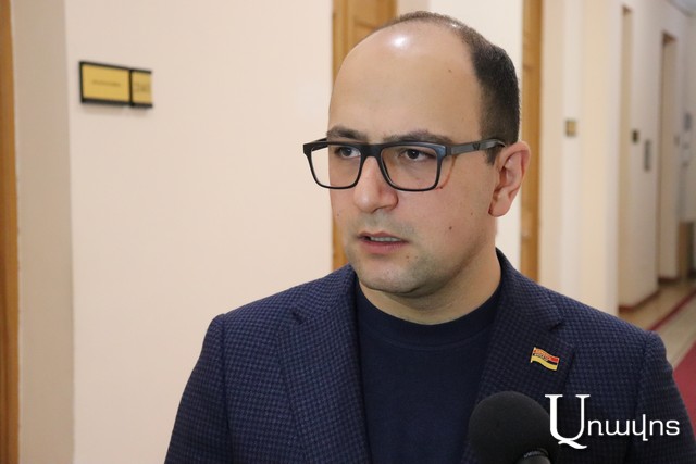 Մամիջանյանը հայտարարեց՝ Արմեն Սարգսյանը դիտորդ էր ԱԺ-ում Սահմանադրության բռնաբարությանը, լրագրողները հիշեցրին՝ «բռնաբարության գործիքը» դուք եք տվել