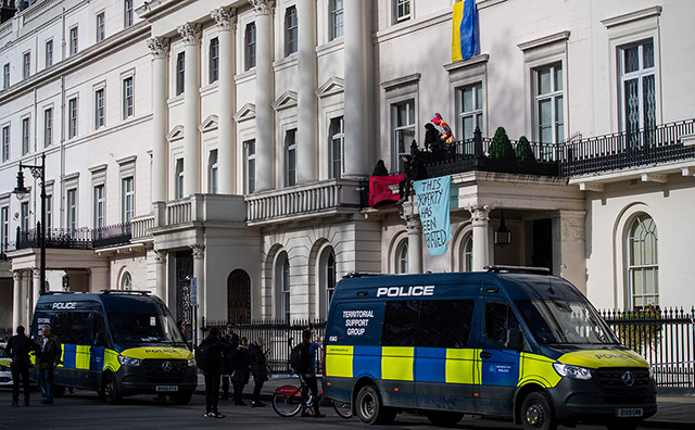 Լոնդոնի անարխիստները գրավել են ռուս օլիգարխ Օլեգ Դերիպասկայի առանձնատունը. «Ազատություն»