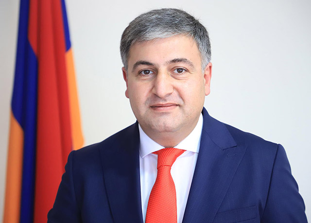 Արշակ Ասլանյանն ազատվել է էկոնոմիկայի նախարարի տեղակալի պաշտոնից