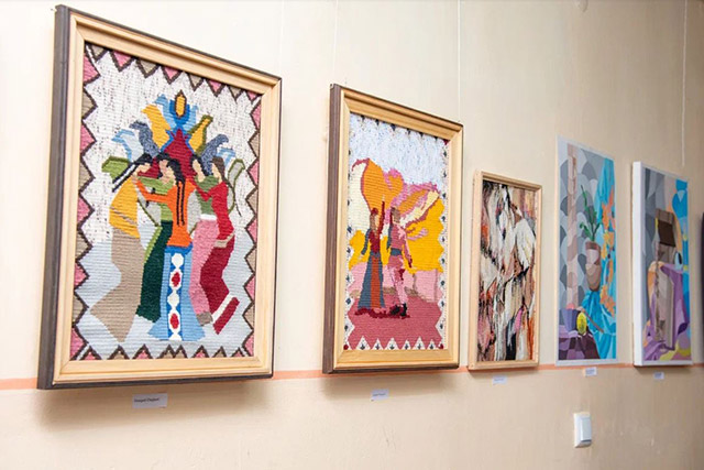 ԵՊՀ Իջևանի մասնաճյուղում բացվել է ցուցահանդես՝ նվիրված կանանց (ֆոտոշարք)