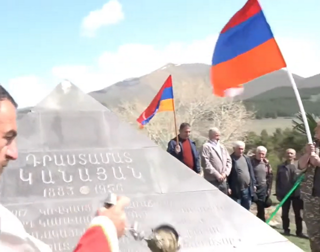 «Ծնկաչոք խաղաղություն չի լինում»․ Ապարանից քայլերթը սկսվեց Դրոյի գերեզմանի մոտից