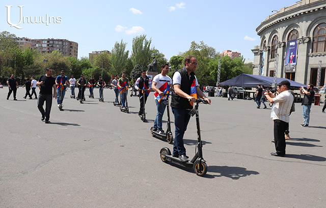 Սկուտերներով ակցիա՝ Ազատության հրապարակում (Ֆոտոշարք)