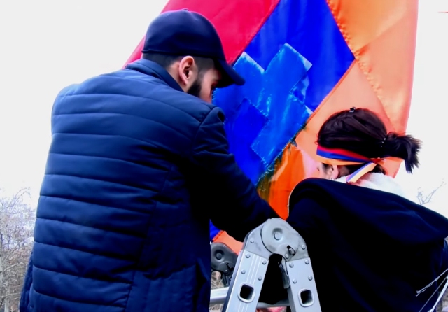 «Մեկ պետություն՝ մեկ դրոշ». Արցախի դրոշը ներկելով վերածել են Հայաստանի դրոշի
