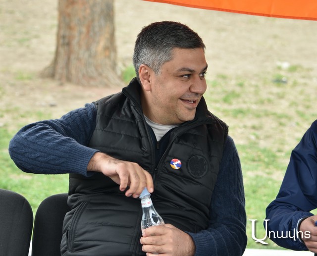 Արթուր Վանեցյան. «Կոչ եմ անում մարդկանց գալ «Ազատության» հրապարակ եւ տեր կանգնել երկրին, մեծ հայրենիքին, որն իրենց է պատկանում՝ Արցախին եւ Հայաստանին»