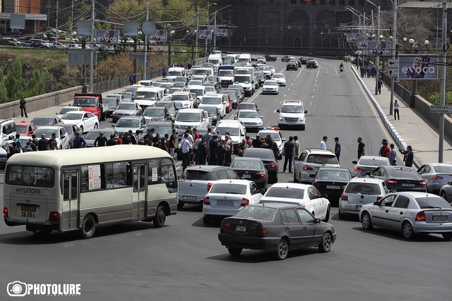 «Իշխանության ու ընդդիմության պահվածքը նայելով, կարող ենք ասել, որ հենց հիմա ընթանում է հակապետական պրոցես. երկու կողմի քայլերն էլ հակապետական են». Արթուր Քոչարյան. «Հրապարակ»