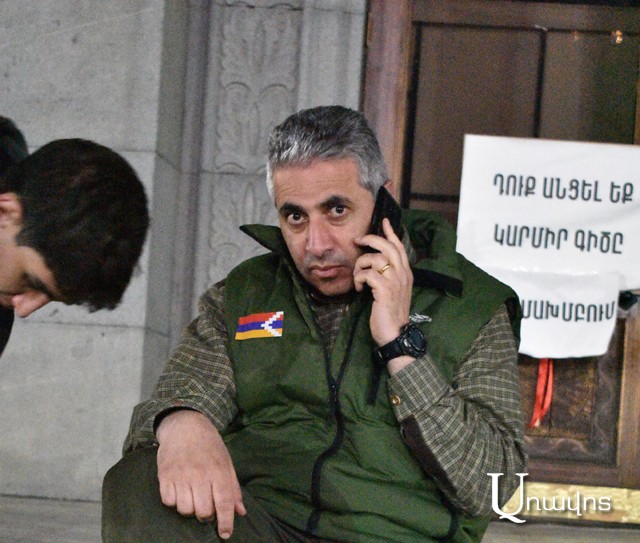 Էդգար Ղազարյան. «Ես երիտասարդներին ասում եմ. ձեր շարքերը նոսրացել են, դուք պատասխանատվություն ունեք լսարանում ձեր համակուրսեցու դատարկ նստարանի, նրա փրկած, նրա կորցրած հայրենիքի համար»