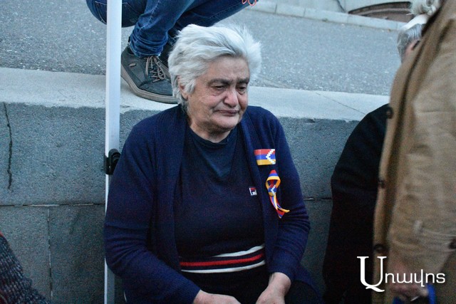 Արցախի հերոսի մորը դանակով սպառնացած աշակերտուհիները ոստիկանությունում են