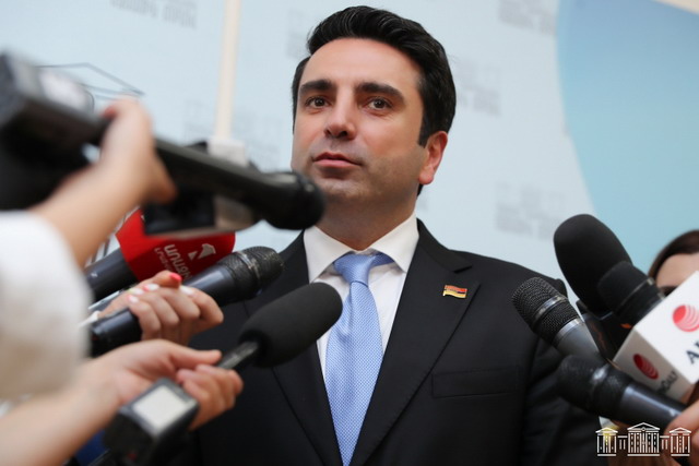 «Բացի մորուք պահելուց՝ ամեն ինչ կրկնում են եւ չեն հասկանում, որ նույն բանն անելով՝ չի նշանակում, որ կարող ես հաջողել, ես ձեւերը շատ երկար կարող եմ բացատրել». Ալեն Սիմոնյան