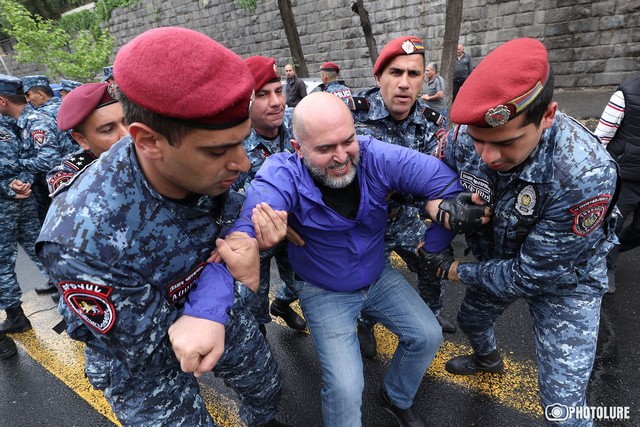 «Ցուցմունք են կորզում Արմեն Աշոտյանի դեմ, որ հետո էլի «մասկի շոուով» նրան բռնեն»․ Տիգրան Աթանեսյան