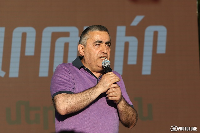 «Մեր ուզածը հենց այն է, որ իրենց ուզածը չկատարվի… Մի բան պետք է անենք, որ Աստծո բարեհաճությունը ստանանք ու կարողանանք սրանց քշել». Արմեն Ռուստամյան