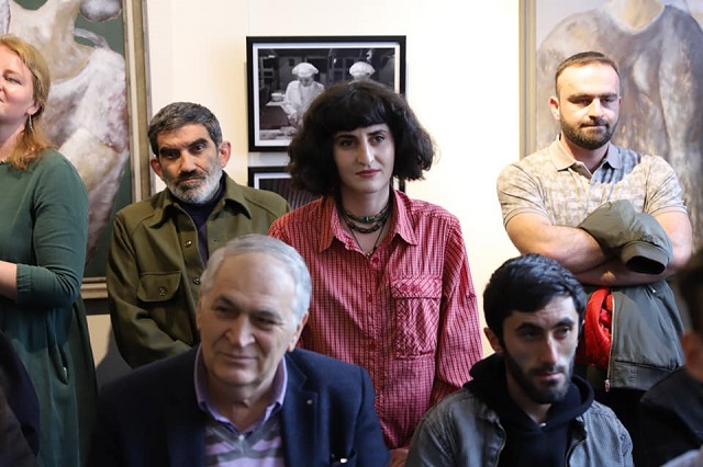 Ressam Lilit Bacach ve fotoğrafçı Ralph Becker'in eserlerinden oluşan sergi Gümrü'de açıldı |  Sabah