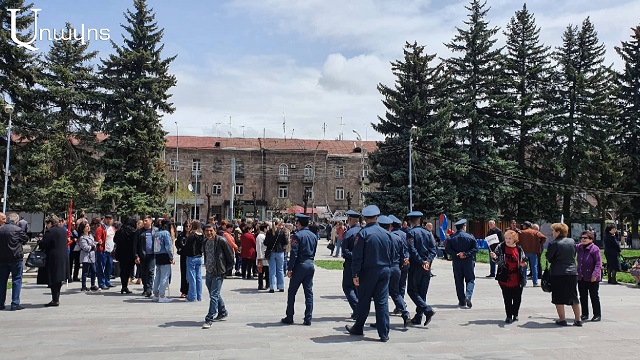 Gümrü Tiyatro Meydanı polis tarafından boğuldu.  Muhalefet mitingi başladı |  Sabah