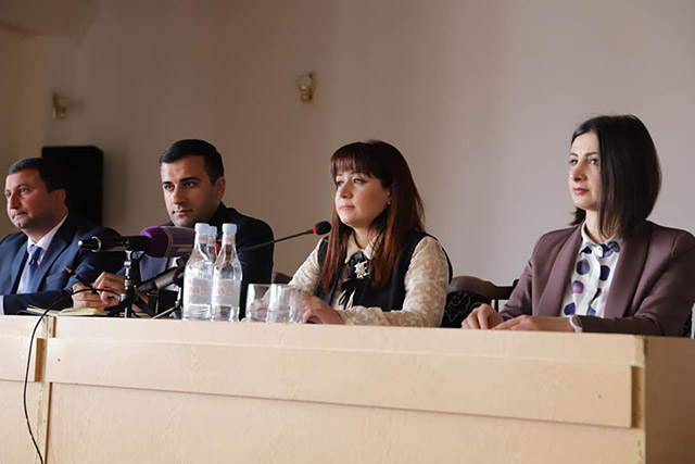 Նազելի Բաղդասարյանի խիստ զրույցը դպրոցների տնօրենների հետ