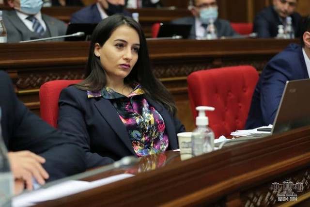 Աննա Կոստանյան․ Այդպես չի լինում, որ նույնիսկ կենաց առաջարկողին մերժում ես, բայց ինքդ էլ լուծման որեւէ տարբերակ չես առաջարկում․ «Ազգ»
