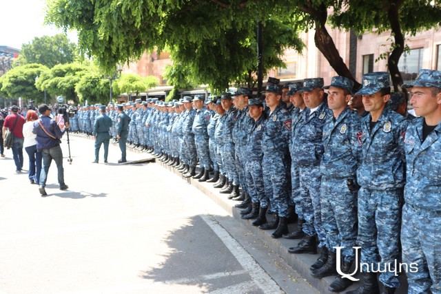 Փորձել էր ճեղքել ոստիկանության ծառայողների կողմից կազմված «կենդանի պատը». հավաքի մասնակցին մեղադրանք է առաջադրվել, որպես խափանման միջոց ընտրվել է կալանավորումը