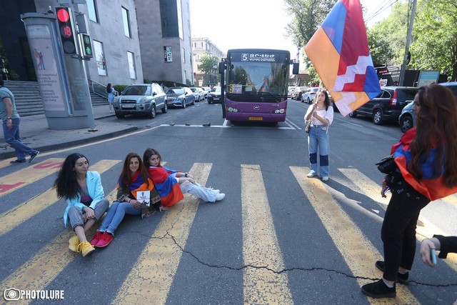Իշխան Սաղաթելյան. Երևանը կանգնած է․ ավելի քան 50 փողոց այս պահին փակ է