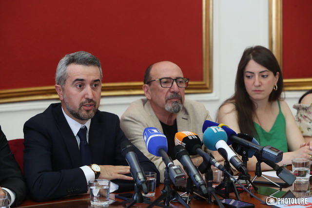 «Մի արտիստ ասել էր` եթե չտաք ժողովրդականի կոչում, ինֆարկտ կխփի, դուրս էր եկել` ինֆարկտը խփել էր». Արա Խզմալյան