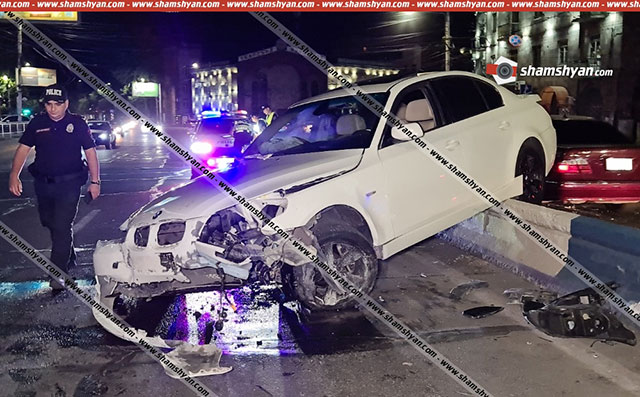 Կասկադյորական ավտովթար «Կինո Հայրենիքի» խաչմերուկում. 22-ամյա վարորդը BMW-ով հայտնվել էր բետոնե արգելապատնեշի վրա. shamshyan.com