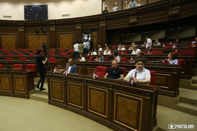 Իշխանություններն անվտանգության հարցերը և դրանց լուծումները օրակարգային դարձնելու փոխարեն շարունակում են հասարակությանը հրամցնել ոչ առաջնային, հաճախ նաև վտանգավոր օրենսդրական և այլ նախաձեռնություններ. «Հայաստան» խմբակցություն